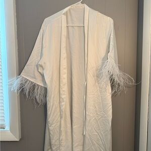 Elegant White Feathered Women's Robe